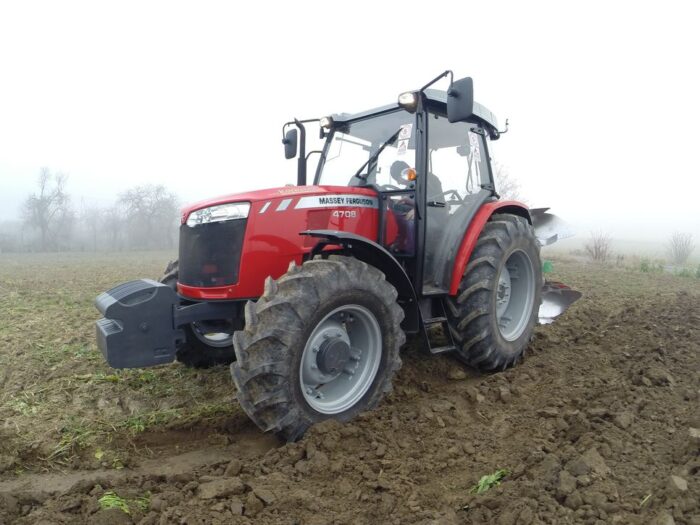 Massey Ferguson 4700 cab