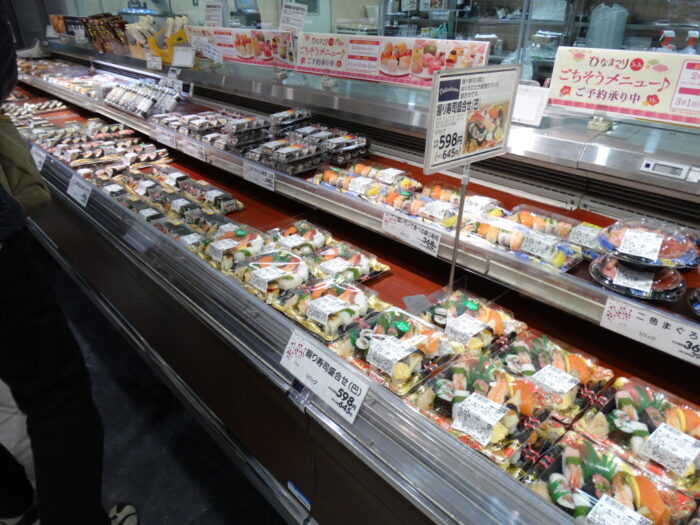 Japonia, Tokio, ryby, owoce morza, sushi, targ Tsukiji, licytacje tuńczyka, ryż, wasabi, sashimi, nori