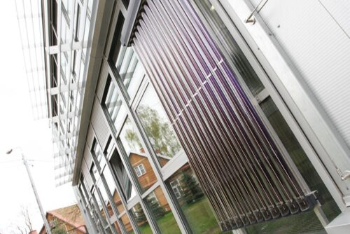 laboratorium architektury energooszczędnej, energia odnawialna, ogniwa fotowoltaiczne, kolektory słoneczne, wiatrak