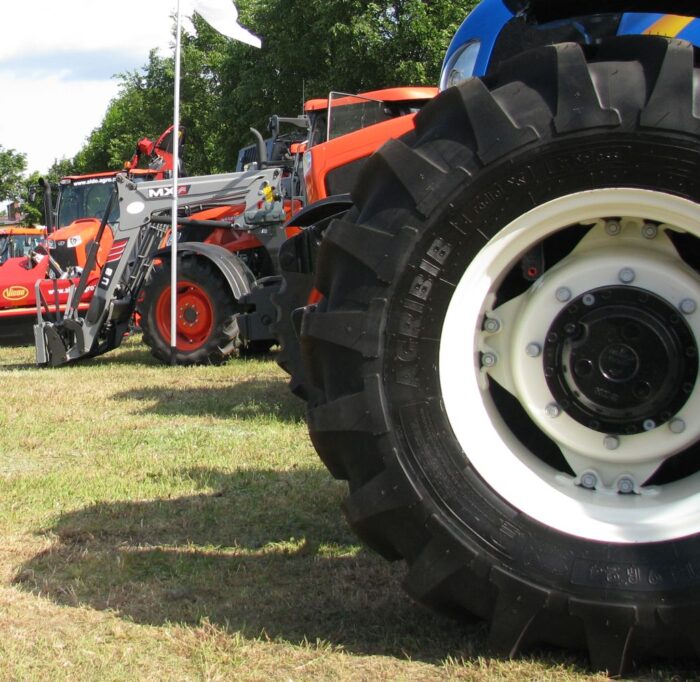opona, opona do maszyn rolniczych, znakowanie opon, kontrola opon