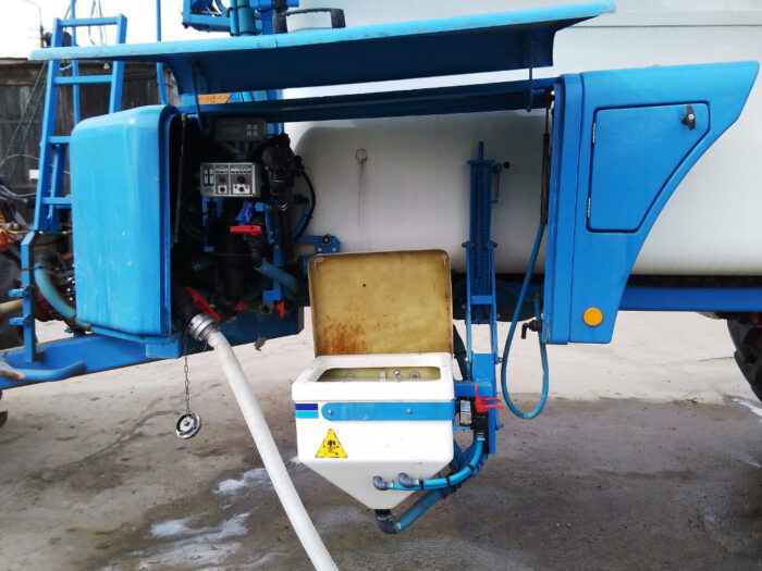 opryskiwacz Mamut, wlew środków ochrony roślin, Szczutowo