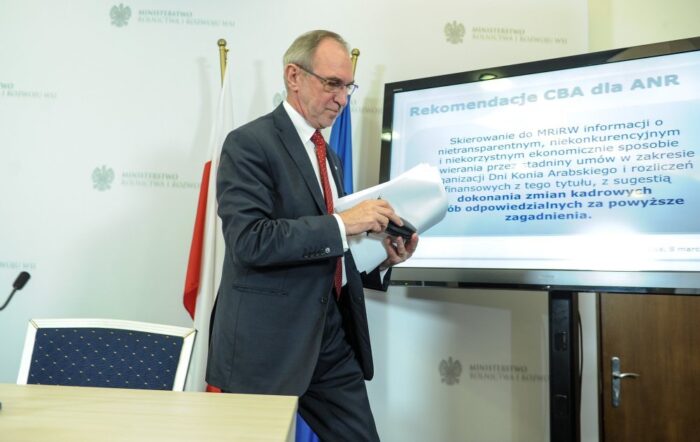 zbigniew babalski, ministerstwo rolnictwa, krzysztof jurgiel, Ustawa wstrzymująca sprzedaż ziemi