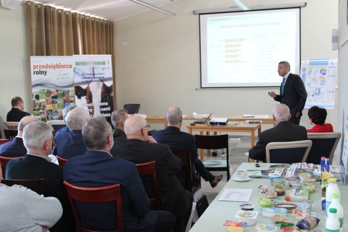 mleko, produkcja mleka, seminarium, Łowicz, Nowoczesna obora - z nami wiesz co pijesz, mleko