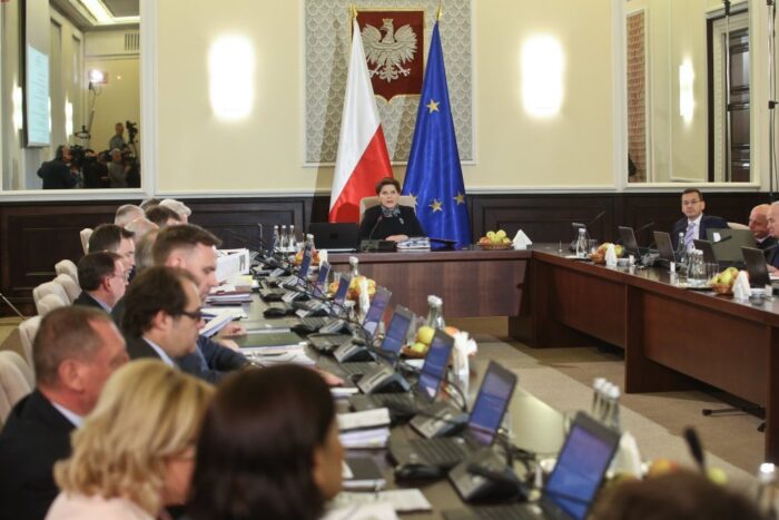 rząd, beata szydło, minimalna stawka godzinowa, zarobki