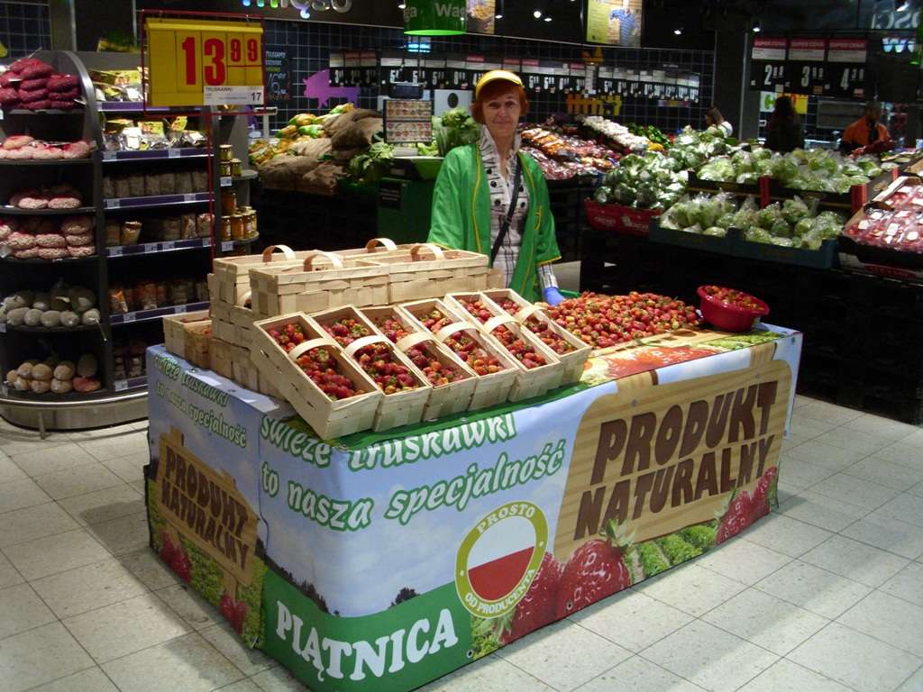 Carrefour, truskawki, owoce, sprzedaż, rolnicy, owoce miękkie, handel