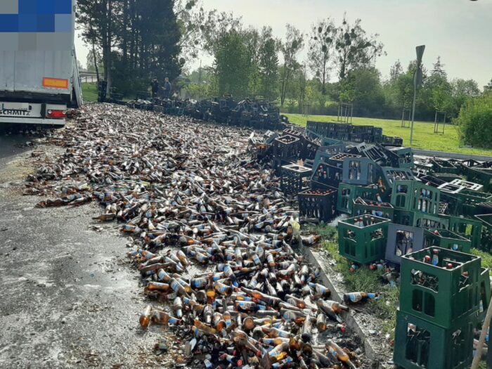 butelki z piwem na drodze, Czarlin, KPP Tczew