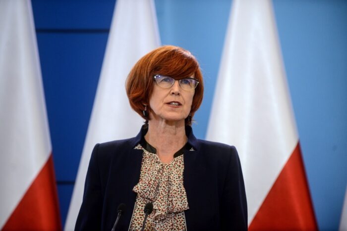 program rodzina 500 plus, ministerstwo rodziny pracy i polityki społecznej, elżbieta rafalska
