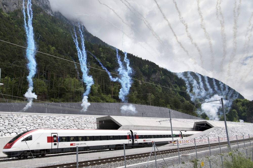 kolej, transport, Szwajcaria, tunal kolejowy, inwestycja, Alpy Szwajcarskie, Gotthard Base Tunnel