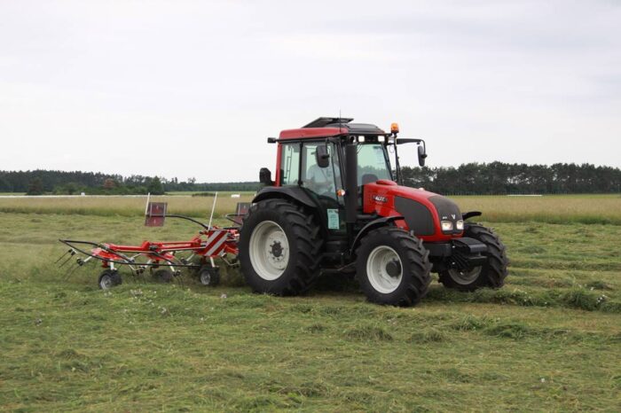 Ciągnik Valtra A93
