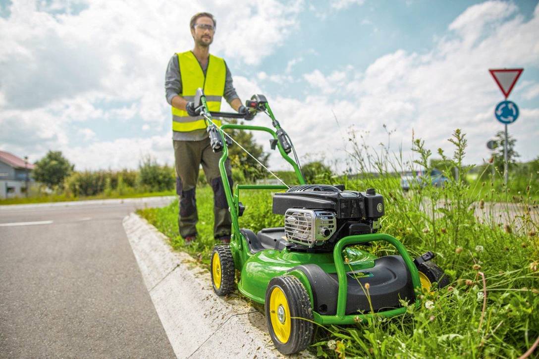 Pchana kosiarka John Deere PRO 53MV