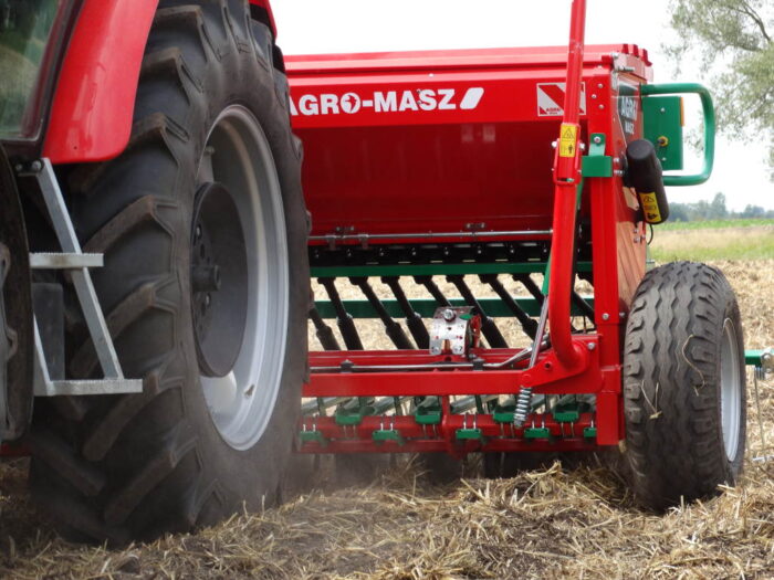 siewnik, siew rzepaku, pole