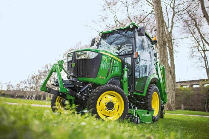 Kompaktowe ciągniki John Deere serii 2R