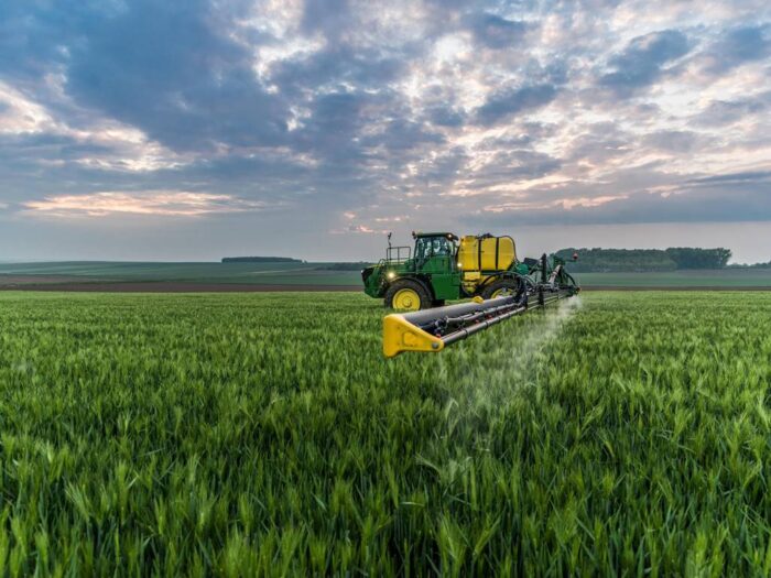 Opryskiwacz samojezdny John Deere R4050i