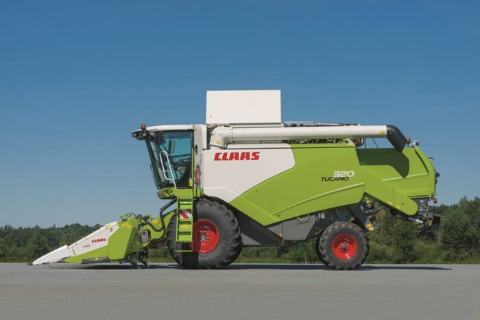 Kombaj Claas Lexion