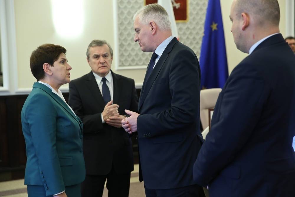 podatek handlowy, rząd PiS, zakupy, podatek, pieniądze, Komisja Europejska