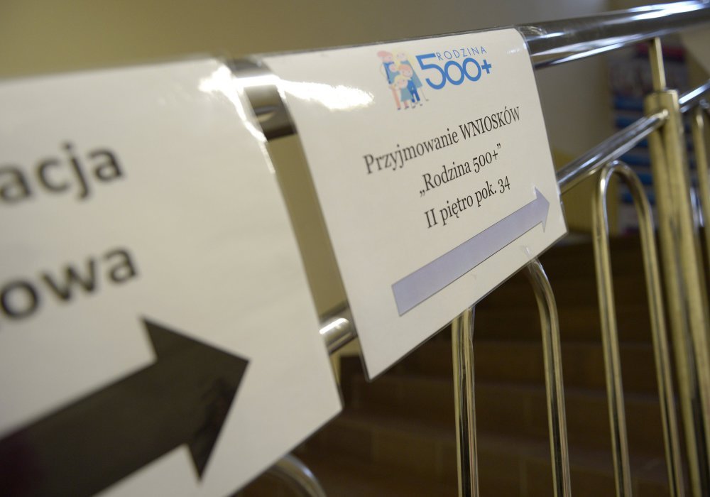 program rodzina 500 plus, ministerstwo rodziny pracy i polityki społecznej, elżbieta rafalska