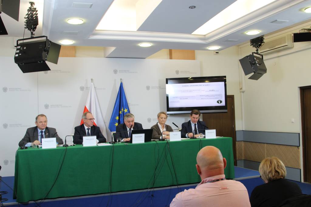 afrykański pomór świń, asf, krzysztof jurgiel, świnie, hodowcy świń, pomoc dla hodowców świń