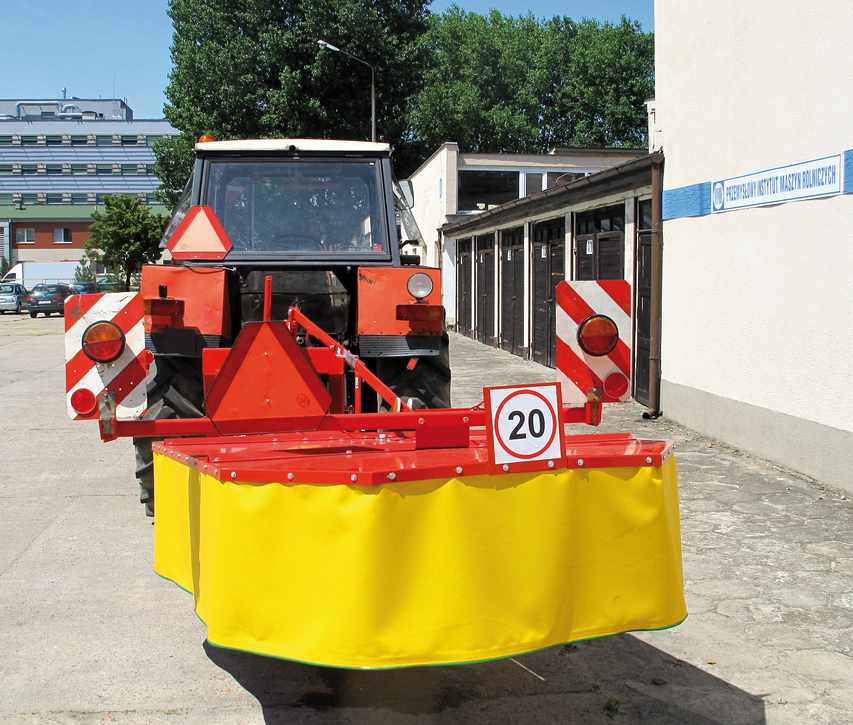 oznakowanie kosiarki do przejazdów po drogach
