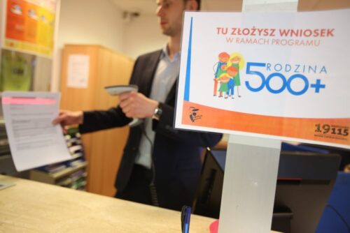 program rodzina 500 plus, ministerstwo rodziny pracy i polityki społecznej, elżbieta rafalska