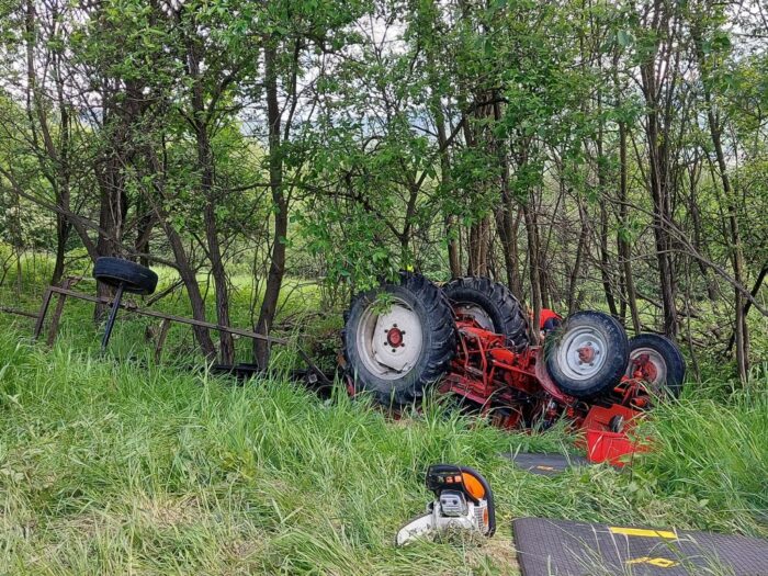 Grzechynia, powiat suski, traktor przygniótł mężczyznę, KP PSP Sucha Beskidzka