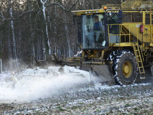 zbiór buraków, kombajn buraczany, Adelina, pole, śnieg