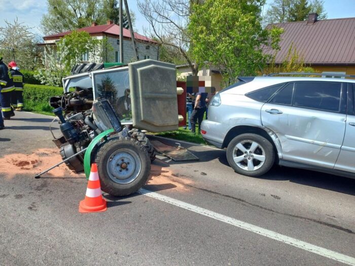 kp psp hrubieszów, wypadek drogowy, wypadek ciągnik, ranny traktorzysta