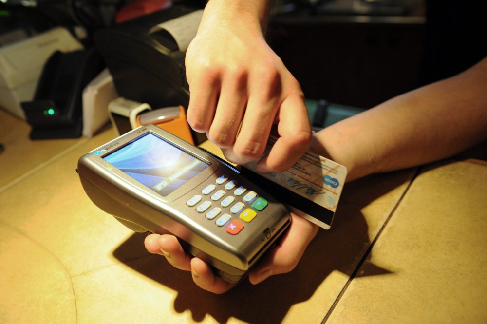 karta płatnicza, karta debetowa, karta kredytowa, finanse, pieniądze, nbp