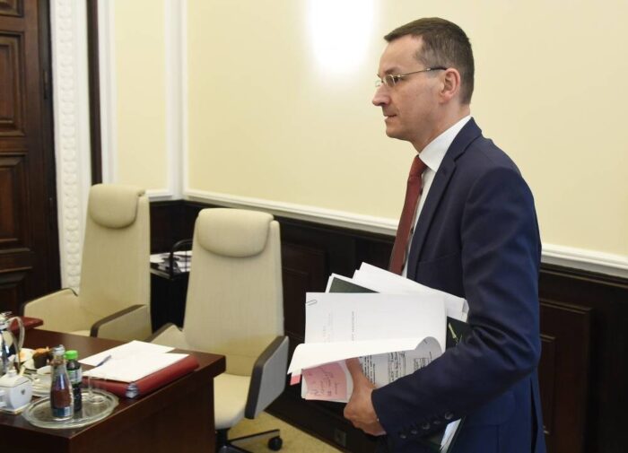 rząd, podatek bankowy, pieniądze, PiS, Mateusz Morawiecki, sektor bankowy, podatki, Morawiecki