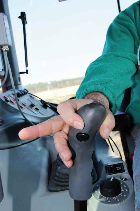 przyciski do włączania sprzęgła Valtra T121
