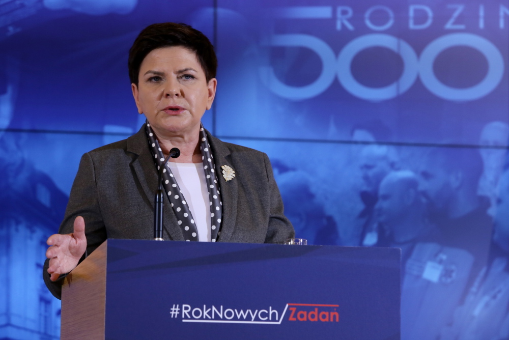 program rodzina 500 plus, ministerstwo rodziny pracy i polityki społecznej, elżbieta rafalska, beata szydło