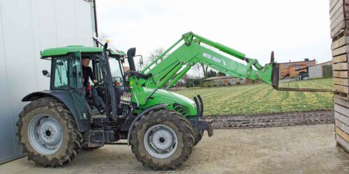 Deutz-Fahr Agroplus 100 z ładowaczem