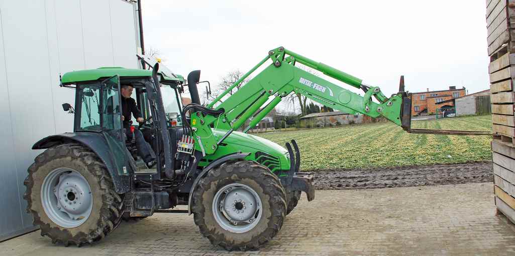 Deutz-Fahr Agroplus 100 z ładowaczem