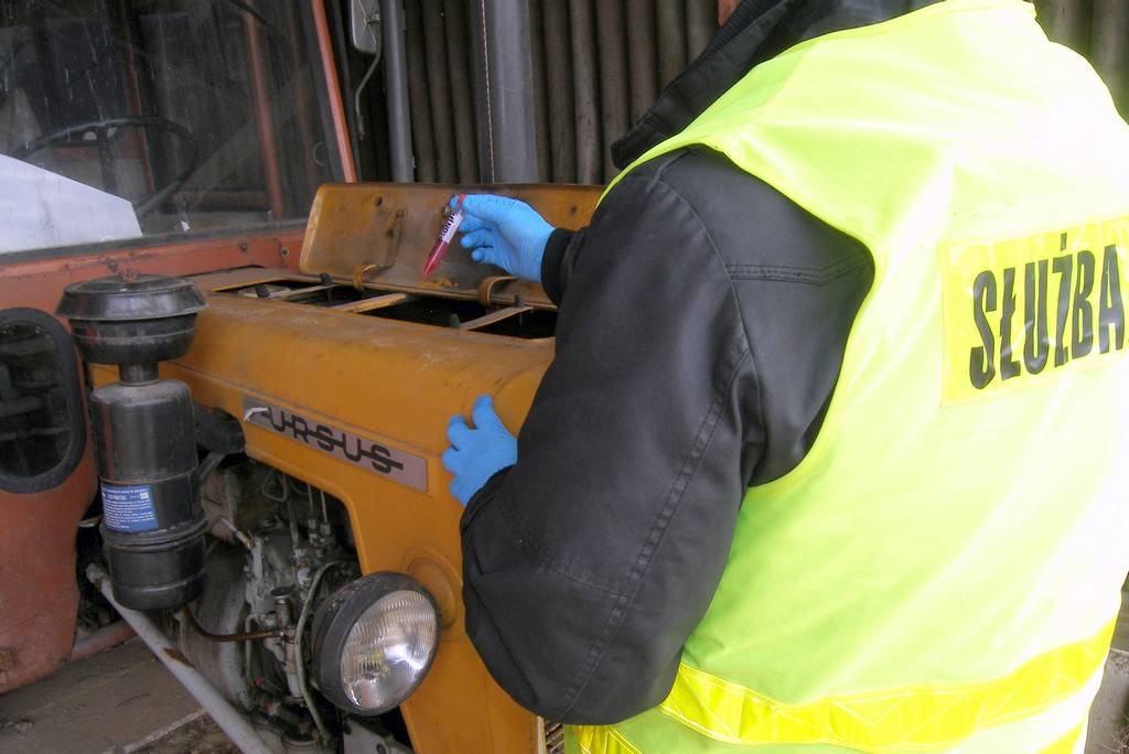 olej opałowy, Służba Celna, kontrole rolników, olej napędowy, paliwo, akcyza