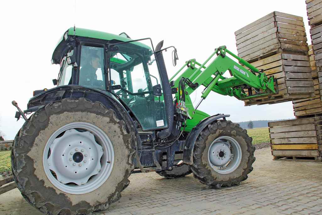 układanie skrzyniopalet Deutz-Fahr Agroplus 100