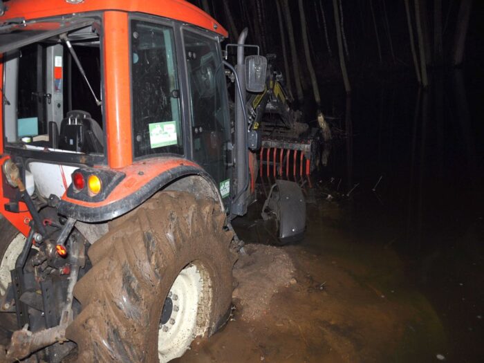 Biała Piska, Warmia i Mazury, przestępczość, policja, kradzież traktora, kradzież samochodu