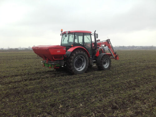 pszenica ozima, nawożenie azotem, ciągnik, rozsiewacz