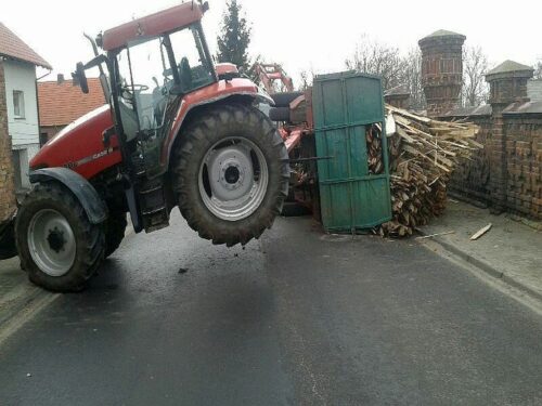 wypadek, przyczepa-samoróbka, wielkopolska, błotnica, przyczepa rolnicza, samodzielnie zrobiony sprzęt rolniczy