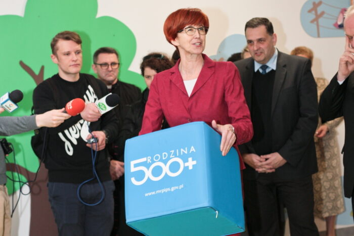 program rodzina 500 plus, ministerstwo rodziny pracy i polityki społecznej, elżbieta rafalska, bartosz marczuk