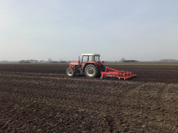 ciągnik, pług, pole, niebo