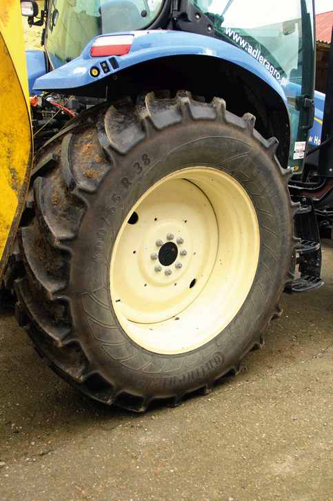 opona New Hollanda T6020