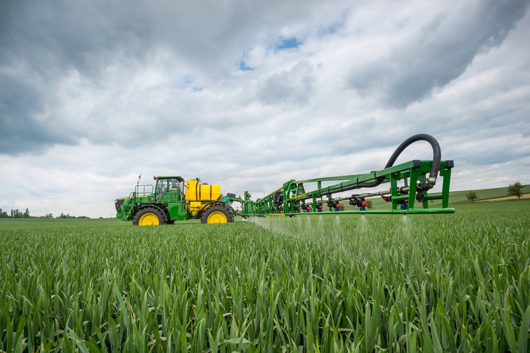 Opryskiwacz samojezdny John Deere R4040i