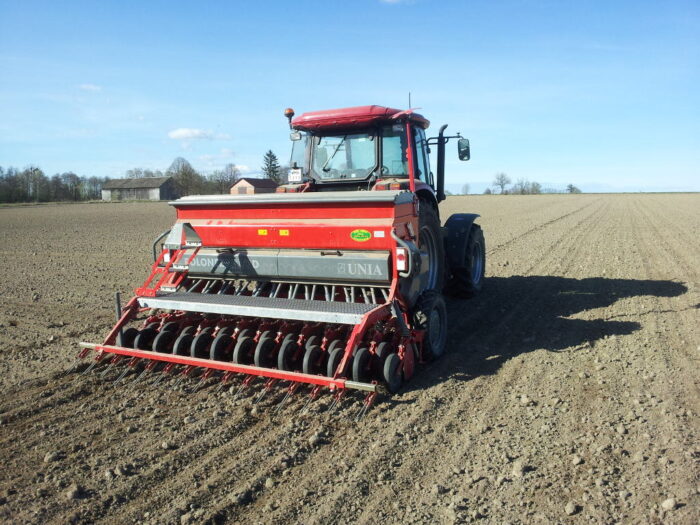 nasiona koniczyny, jęczmień, mieszanka, siewnik