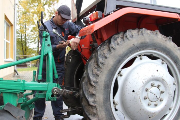 kwalifikacje rolnicze, gospodarstwo, szkoła, edukacja, rolnik szuka szkoły