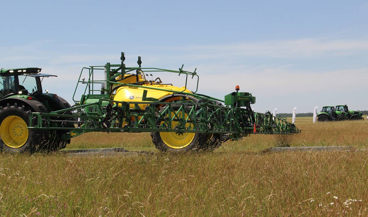 Opolagra 2017 Opryskiwacz John Deere M944i