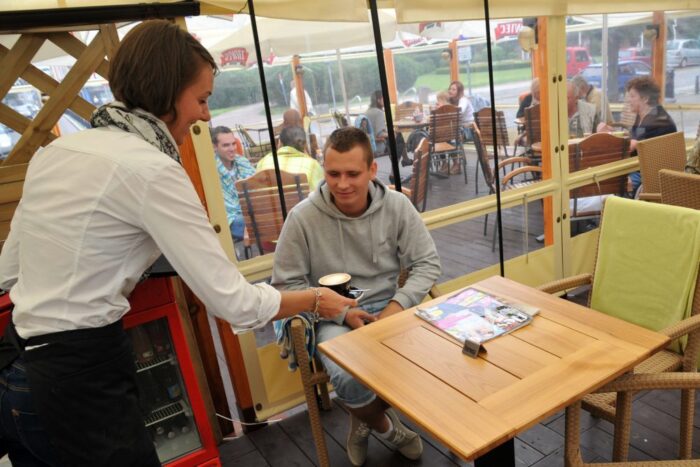 praca sezonowa, praca w wakacje, oferty pracy, pracodowca, pracownik sezonowy, rolnictwo