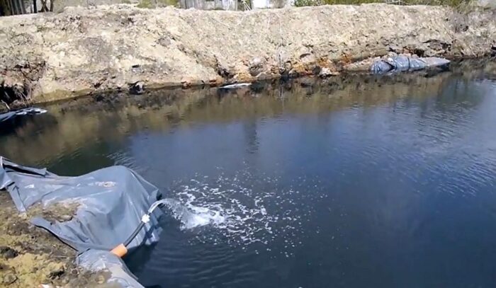 Odwiert do wód termalnych zapewnia ciepło szkole w świętokrzyskich  Cudzynowicach.