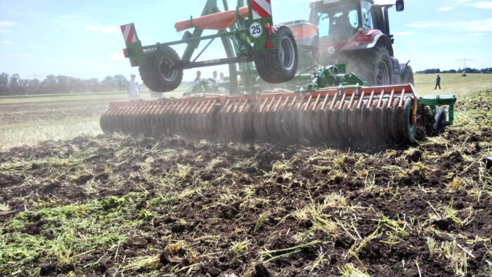 Krajowy Ośrodek Wsparcia Rolnictwa, kowr, przejęcie ziemi za długi, dlugi gospodarstw, ziemia rolna