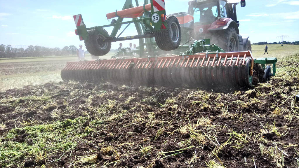Krajowy Ośrodek Wsparcia Rolnictwa, kowr, przejęcie ziemi za długi, dlugi gospodarstw, ziemia rolna