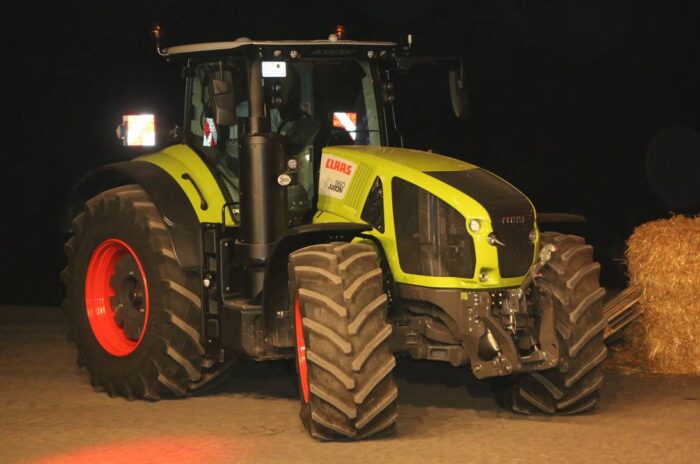 Ciągnik Claas Axion serii 900 drugiej generacji
