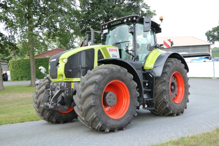 Ciągnik Claas Axion serii 900 drugiej generacji